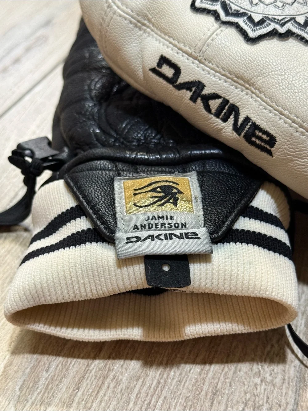 Dakine Leather Snowboard Mittens Yin Yang Team Lotus Black Cream Small